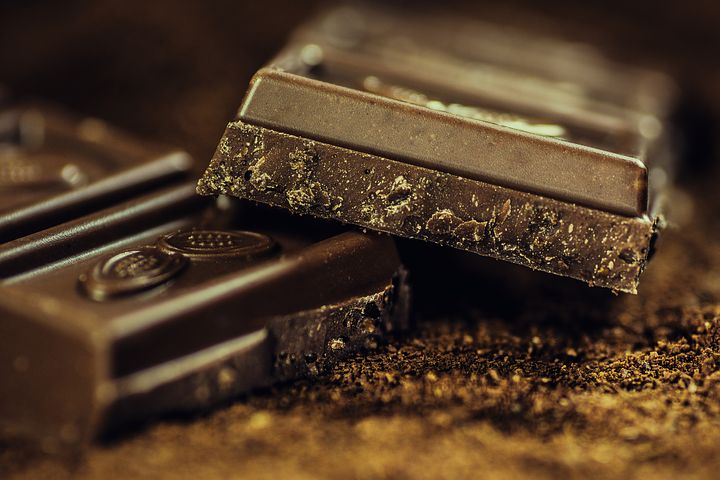 Allt om dating - Fabrikstillverkning av chokladkakor och praliner började 1872 i Sverige i form av en av Cloetta ångchokladfabrik.